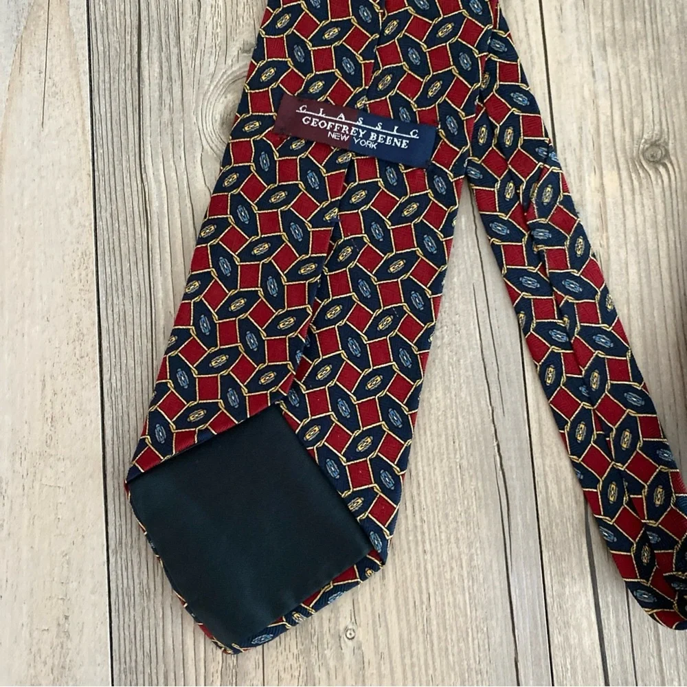 Geoffrey Beene Classic New York Mens Silk Tie Made In USA